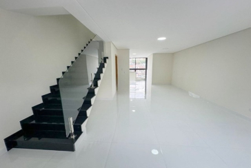 LINDO Sobrado novo á venda no Parque São Domingos na Rua Armando Martino