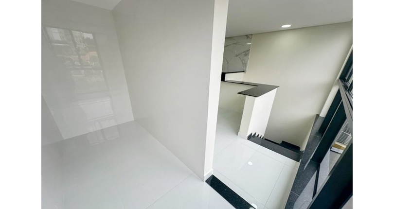 LINDO Sobrado novo á venda no Parque São Domingos na Rua Armando Martino