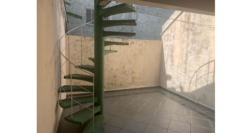 Bom Sobrado à venda na Vila Guedes na Rua Maria Julieta Drummond de Andrade