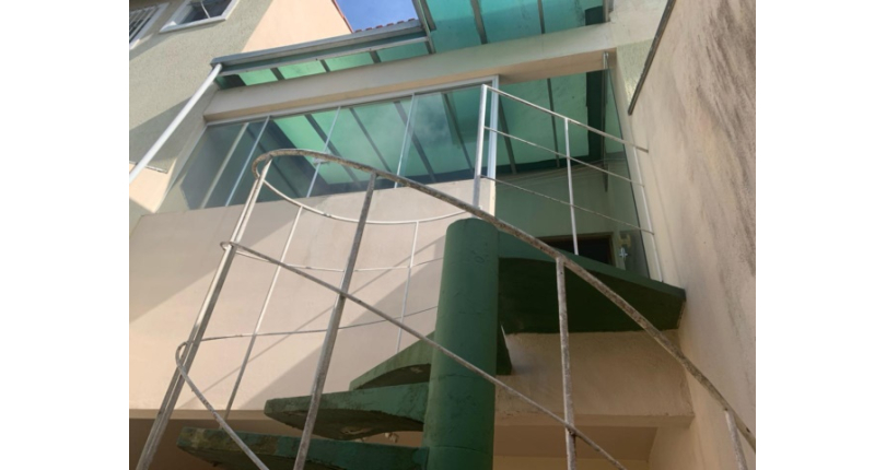 Bom Sobrado à venda na Vila Guedes na Rua Maria Julieta Drummond de Andrade