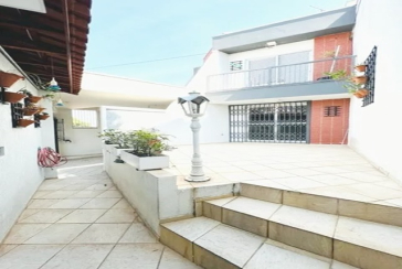 Sobrado à venda no Bairro do Parque São Domingos 