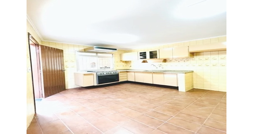 Sobrado à venda no Bairro do Parque São Domingos 