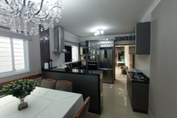 Belo Sobrado à venda no Bairro da Vila Piauí na Rua Afonso Claudio