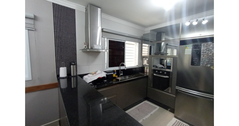 Belo Sobrado à venda no Bairro da Vila Piauí na Rua Afonso Claudio