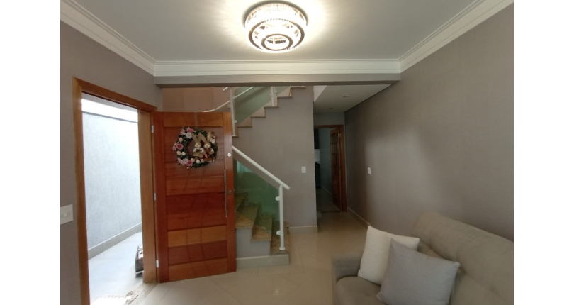 Belo Sobrado à venda no Bairro da Vila Piauí na Rua Afonso Claudio