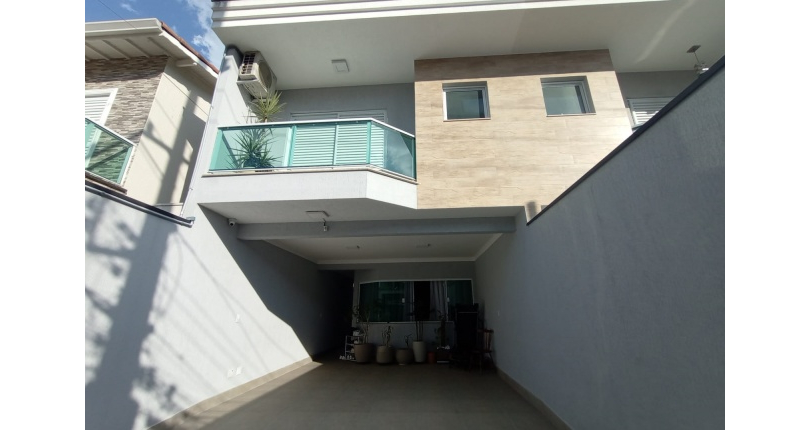 Belo Sobrado à venda no Bairro da Vila Piauí na Rua Afonso Claudio