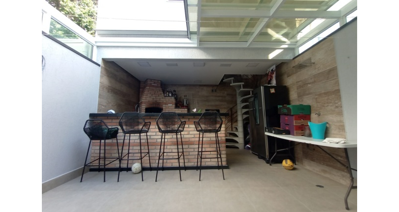 Belo Sobrado à venda no Bairro da Vila Piauí na Rua Afonso Claudio