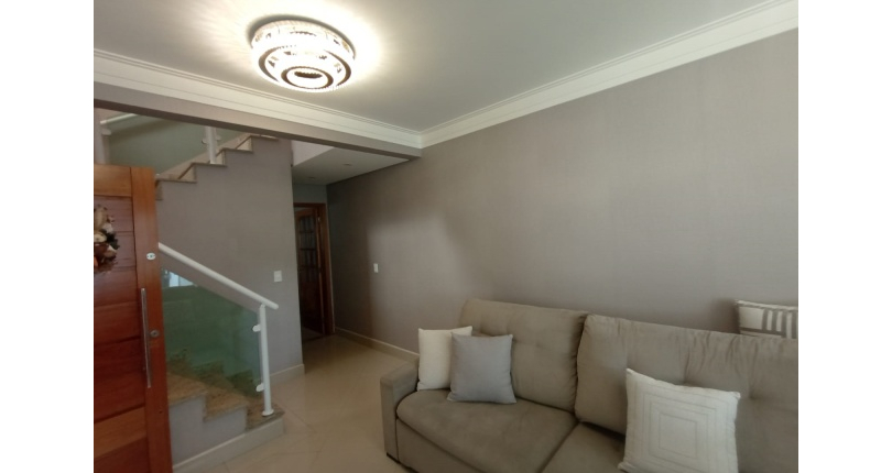 Belo Sobrado à venda no Bairro da Vila Piauí na Rua Afonso Claudio