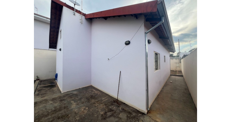 Casa à venda em Pirassununga no Bairro do Parque Clayton Malaman na Rua Acácio dos Santos Júnior