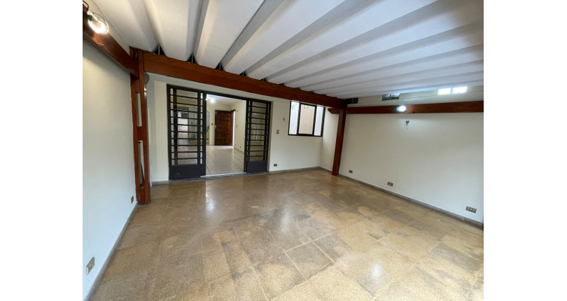 Sobrado à venda no Bairro do Parque Maria Domitila na Rua Monsenhor Castro Nery,