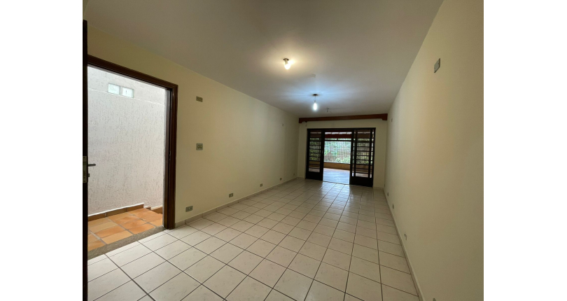 Sobrado à venda no Bairro do Parque Maria Domitila na Rua Monsenhor Castro Nery,