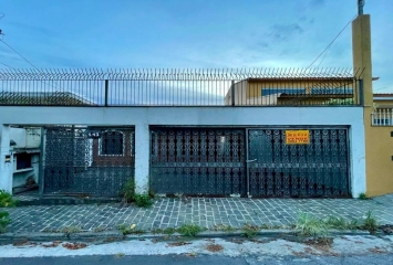 Casa Térrea à venda no Bairro do Parque São Domingos na Rua Artur Bastos