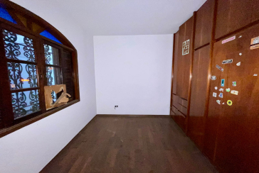 Casa Térrea à venda no Bairro do Parque São Domingos na Rua Artur Bastos