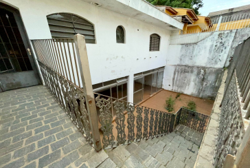 Casa Térrea à venda no Bairro do Parque São Domingos na Rua Artur Bastos