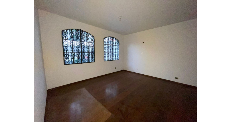 Casa Térrea à venda no Bairro do Parque São Domingos na Rua Artur Bastos