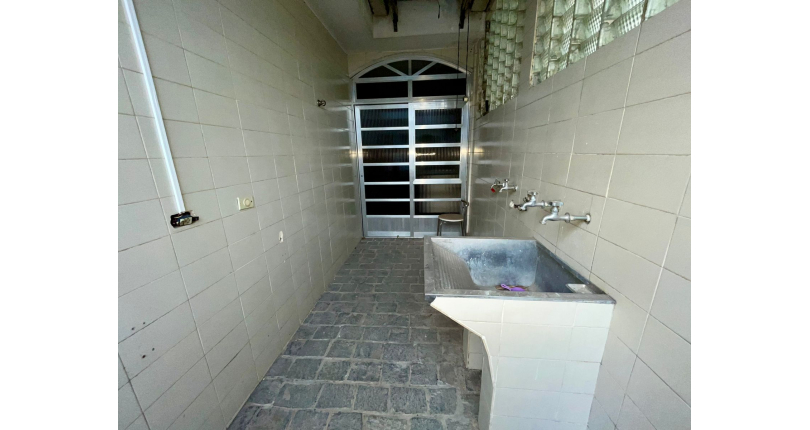 Casa Térrea à venda no Bairro do Parque São Domingos na Rua Artur Bastos