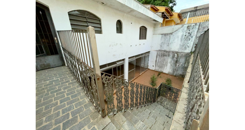 Casa Térrea à venda no Bairro do Parque São Domingos na Rua Artur Bastos