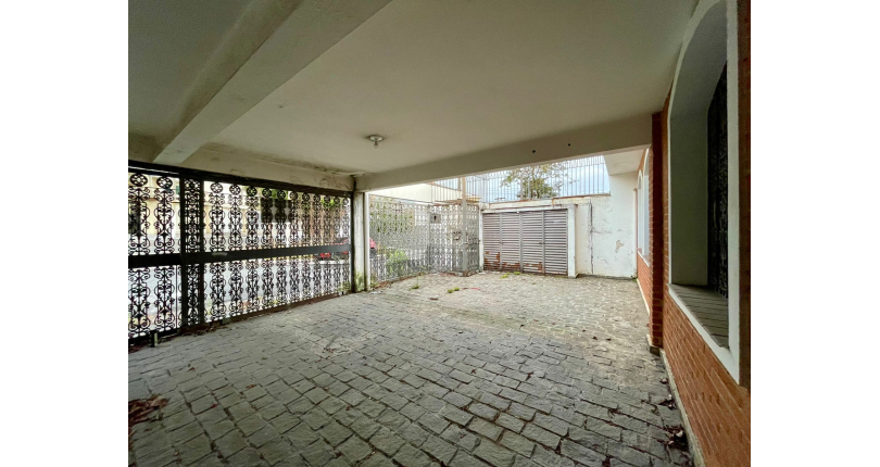 Casa Térrea à venda no Bairro do Parque São Domingos na Rua Artur Bastos