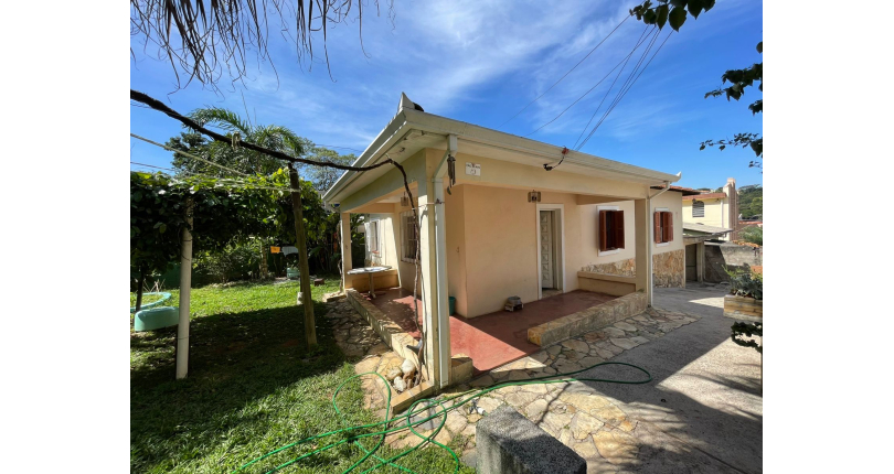Casa à venda no Bairro da Vila Chica Luisa na Rua Ivacatinga