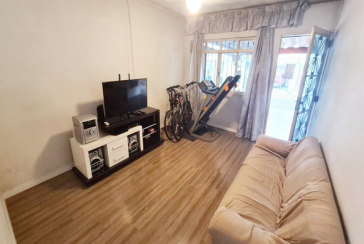 Casa para renda à venda no Bairro do Jardim Líbano na Rua Adalberto Kurt