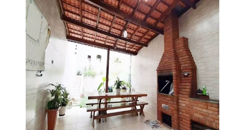 Sobrado à venda no Bairro do Jardim Líbano na Rua Maestro João de Souza Lima