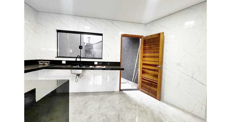 BELO Sobrado novo à venda no Bairro do Parque São Domingos na Avenida Joaquim de Magalhães 157