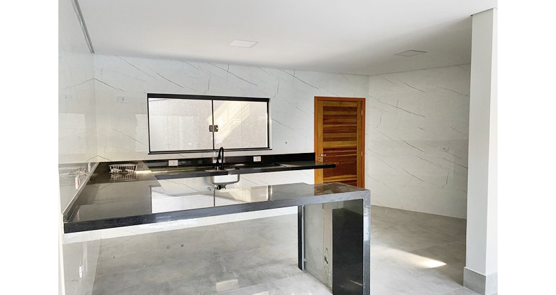 BELO Sobrado novo à venda no Bairro do Parque São Domingos na Avenida Joaquim de Magalhães 157