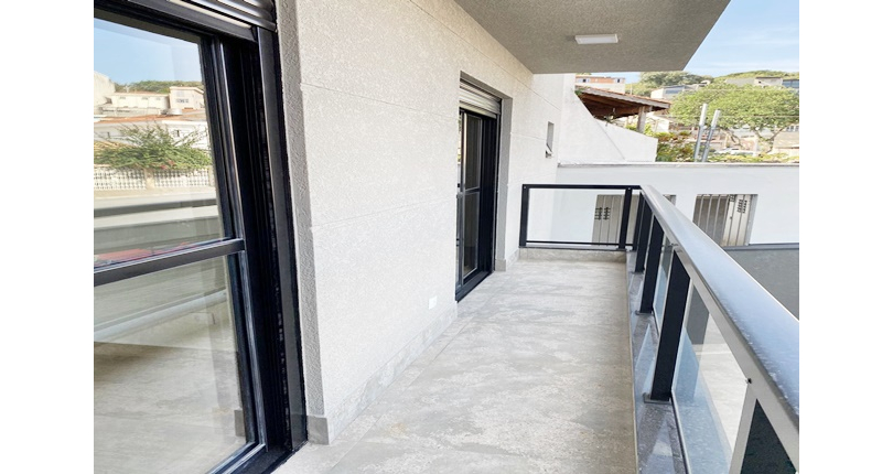 BELO Sobrado novo à venda no Bairro do Parque São Domingos na Avenida Joaquim de Magalhães 157