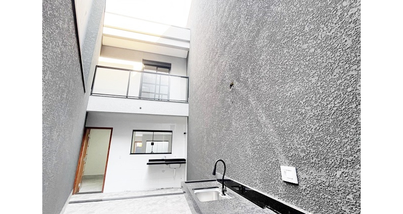 BELO Sobrado novo à venda no Bairro do Parque São Domingos na Avenida Joaquim de Magalhães 157