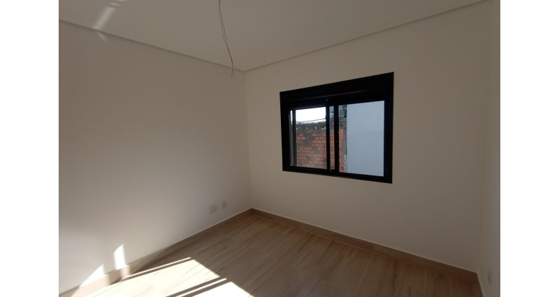 Lindo Sobrado novo à venda no Bairro do Jardim Maristela no Rua Adriano Ariani 40,