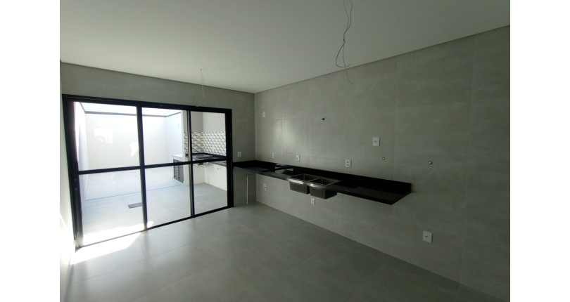 Lindo Sobrado novo à venda no Bairro do Jardim Maristela no Rua Adriano Ariani 40,