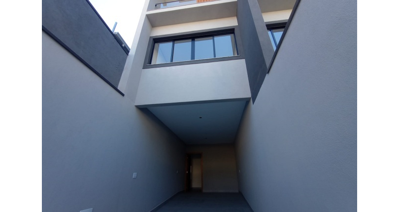 Lindo Sobrado novo à venda no Bairro do Jardim Maristela no Rua Adriano Ariani 40,