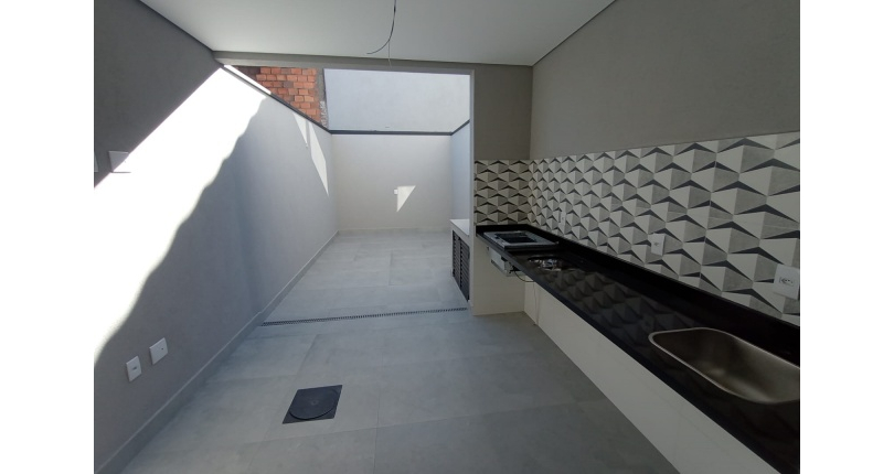 Lindo Sobrado novo à venda no Bairro do Jardim Maristela no Rua Adriano Ariani 40,