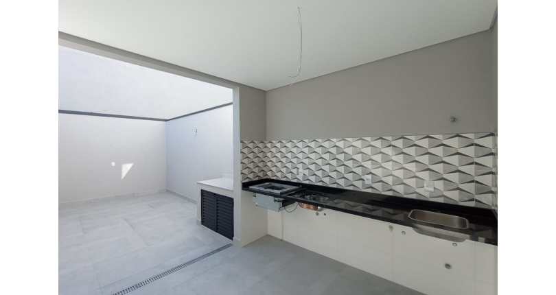 Lindo Sobrado novo à venda no Bairro do Jardim Maristela no Rua Adriano Ariani 40,