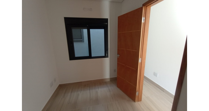 Lindo Sobrado novo à venda no Bairro do Jardim Maristela no Rua Adriano Ariani 32,