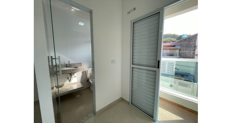 Sobrado novo à venda no Bairro da Vila Perus na Rua Sertão de Canudos 102,