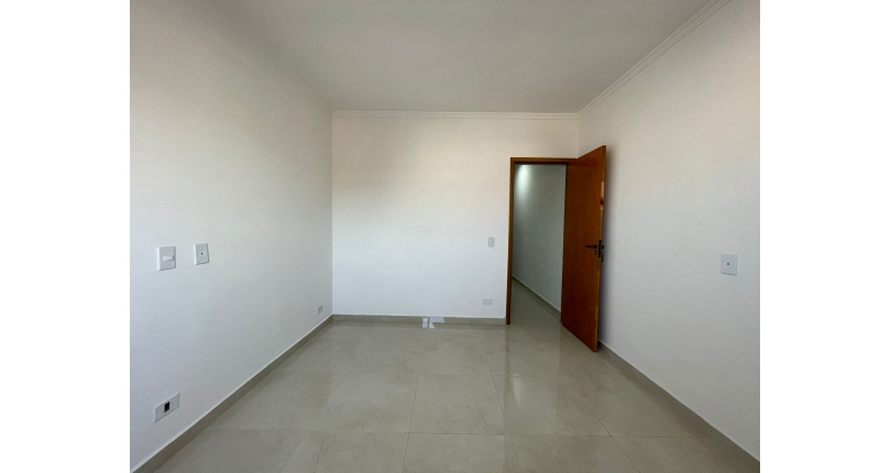 Sobrado novo à venda no Bairro da Vila Perus na Rua Sertão de Canudos 102,