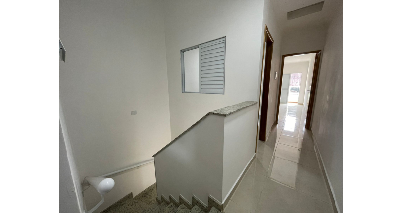 Sobrado novo à venda no Bairro da Vila Perus na Rua Sertão de Canudos 102,