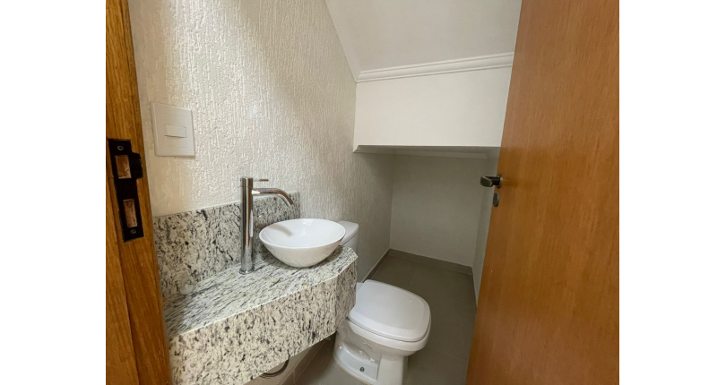 Sobrado novo à venda no Bairro da Vila Perus na Rua Sertão de Canudos 102,