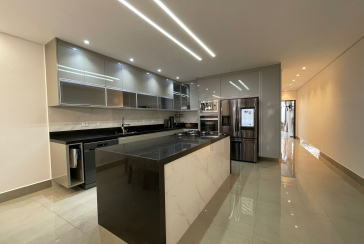 Lindo Sobrado à venda de Alto Padrão no Bairro do City Recanto Anastácio na Rua João Ferrero Versino,