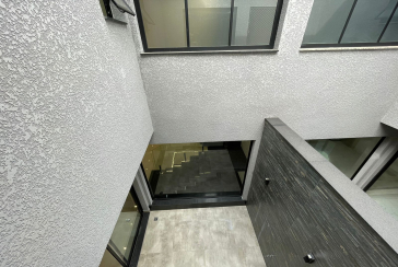 Lindo Sobrado à venda de Alto Padrão no Bairro do City Recanto Anastácio na Rua João Ferrero Versino,