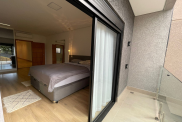 Lindo Sobrado à venda de Alto Padrão no Bairro do City Recanto Anastácio na Rua João Ferrero Versino,