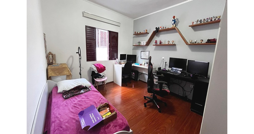 Bom Sobrado à venda no Bairro do Parque São Domingos na Rua Pedro Sernagiotti