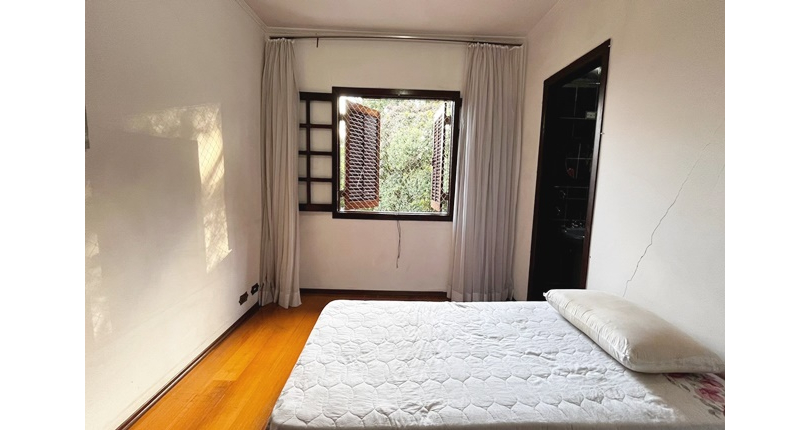 Bom Sobrado à venda no Bairro do Parque São Domingos na Rua Pedro Sernagiotti