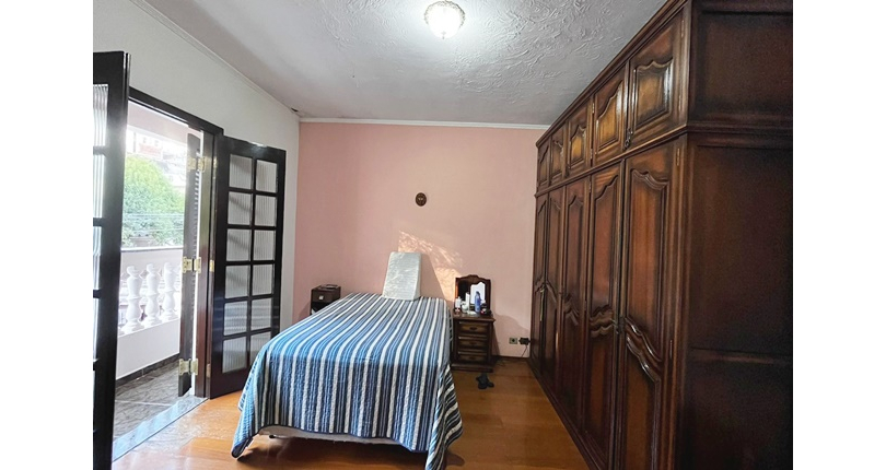 Bom Sobrado à venda no Bairro do Parque São Domingos na Rua Pedro Sernagiotti