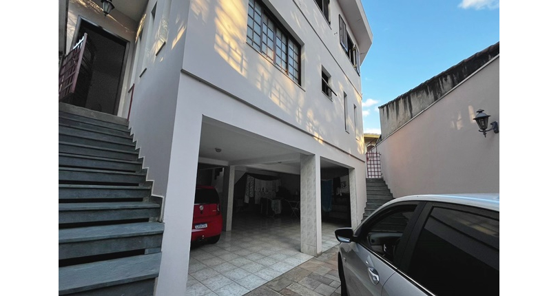 Bom Sobrado à venda no Bairro do Parque São Domingos na Rua Pedro Sernagiotti