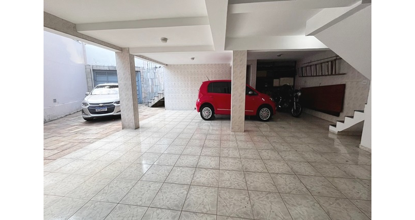 Bom Sobrado à venda no Bairro do Parque São Domingos na Rua Pedro Sernagiotti