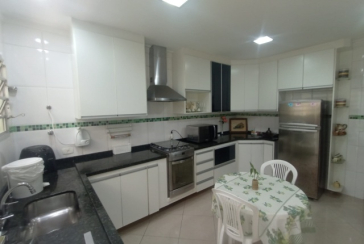 Bom Sobrado à venda no Bairro da Vila Jaguará na Rua Artur Orlando,