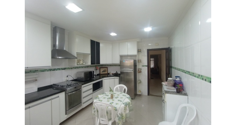 Bom Sobrado à venda no Bairro da Vila Jaguará na Rua Artur Orlando,