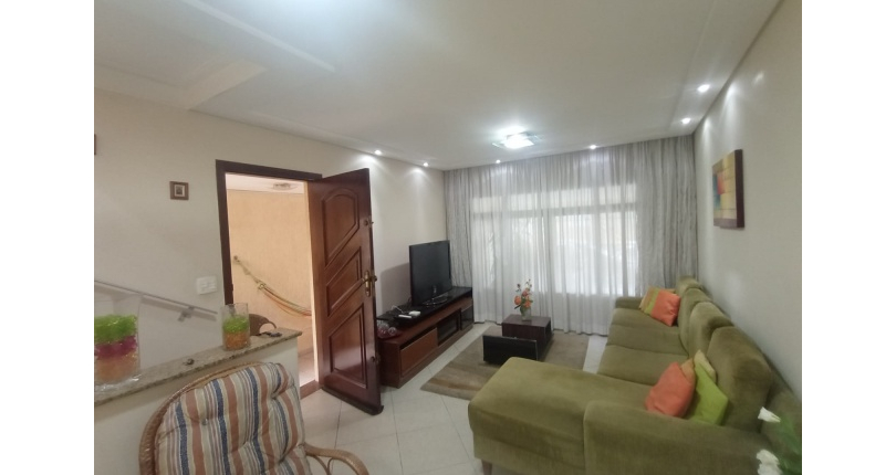 Bom Sobrado à venda no Bairro da Vila Jaguará na Rua Artur Orlando,